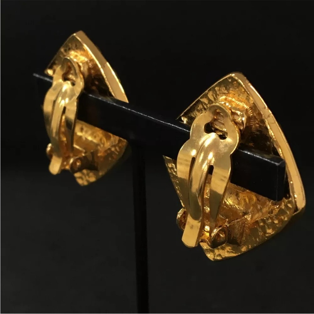 CHANEL CC Logo Gold Tone Earrings - Picture 5 of 7